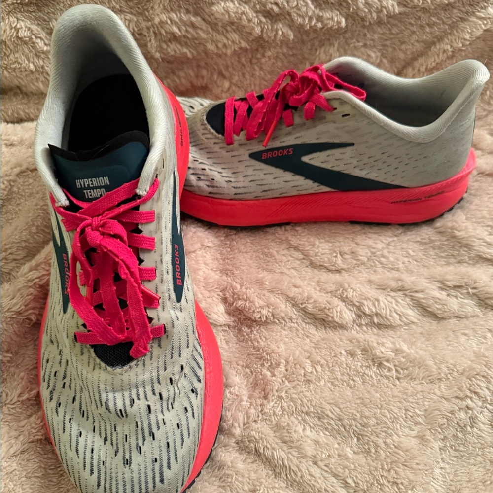 Brooks Hyperion Tempo Women’s Running Shoes — Gray with Pink